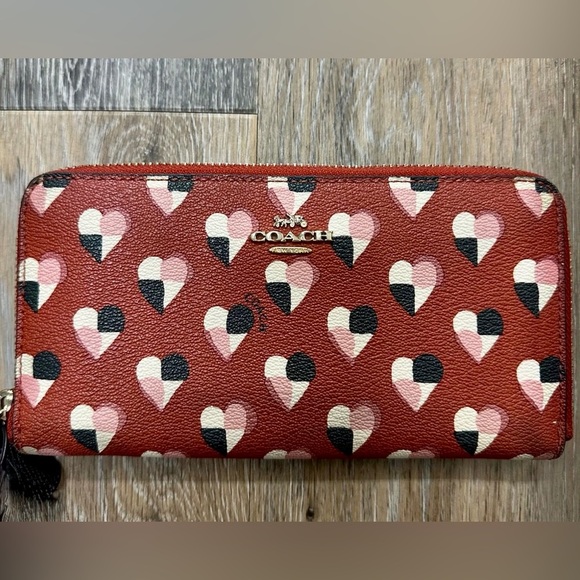 LIKE NEW! Coach RETIRED COACH ACCORDION ZIP White Check Heart Purses White Bag - Picture 2 of 12